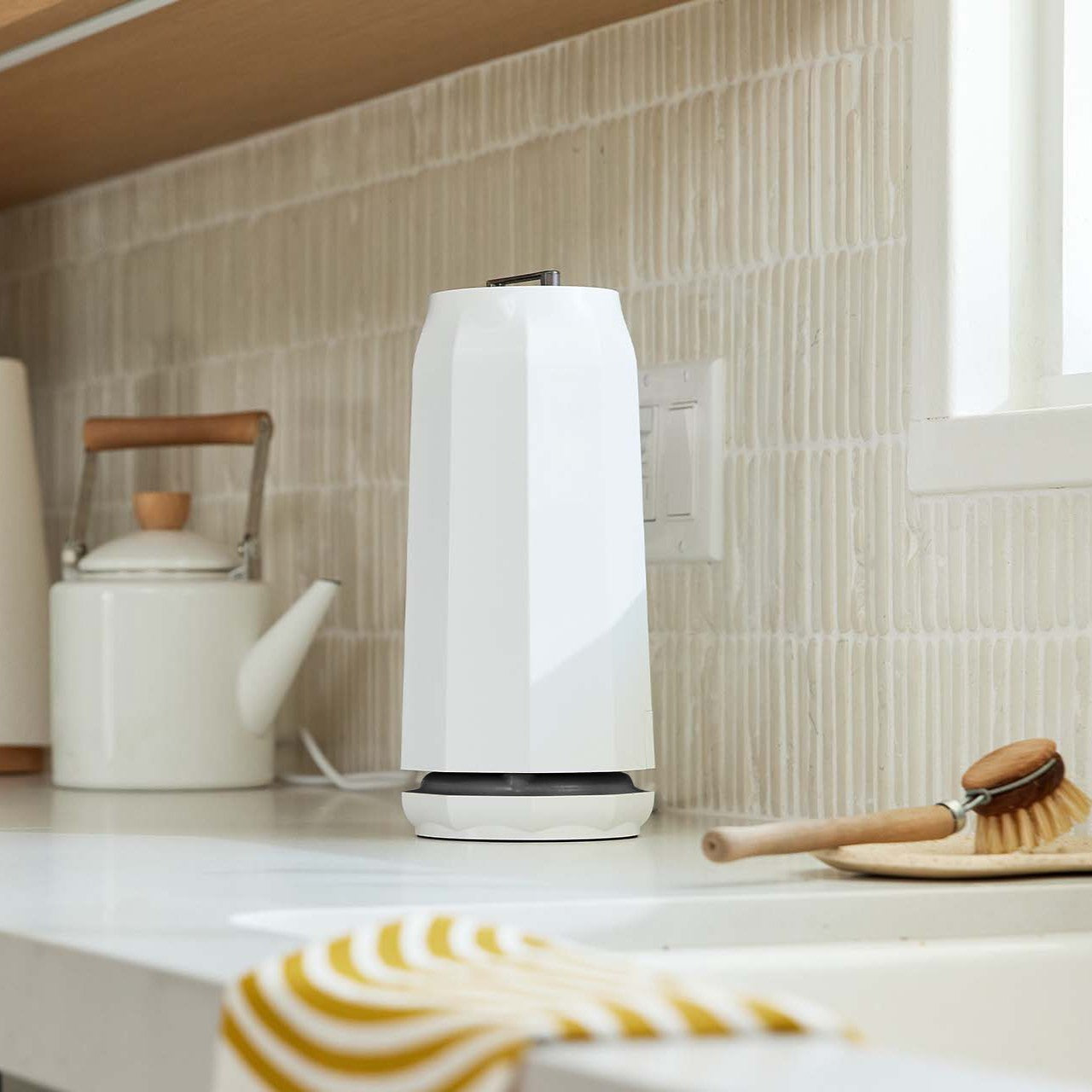 Puraclenz Photon air purifier for mold reducing pollutants on air and surfaces in a home kitchen